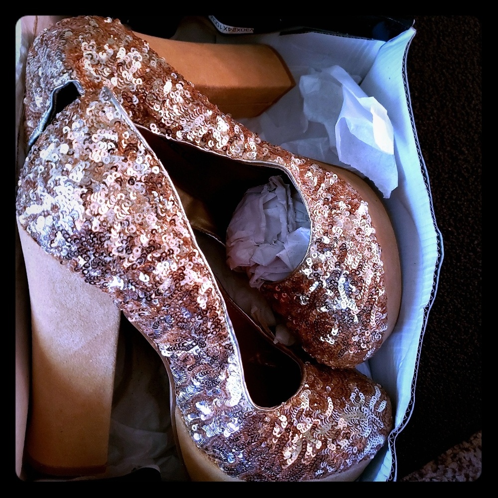 SALE,SALE,SA🔥🔥Beautiful suede & sequin pumps🔥🔥